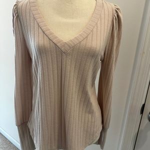 CHASER Lightweight cream sweater, Sz Med